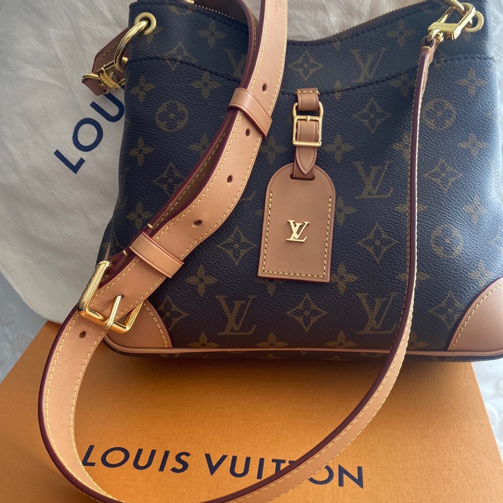 Louis Vuitton Odeon monogram, adjustable strap, crossbody/ shoulder bag